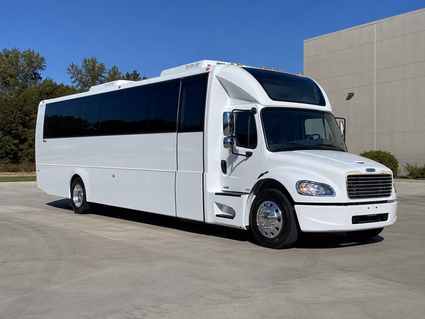 chesapeake 28 passenger party bus